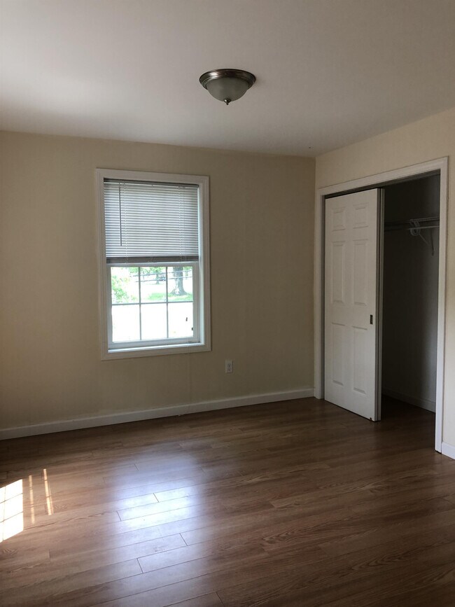 Building Photo - 201 Middle St