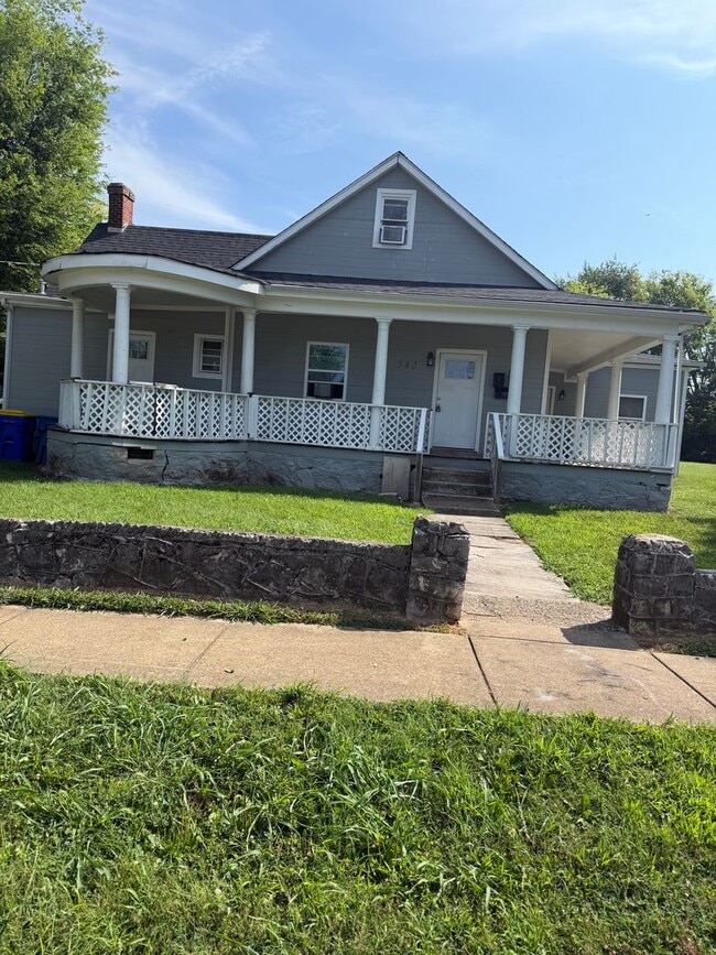 Building Photo - 542 Woodford Ave