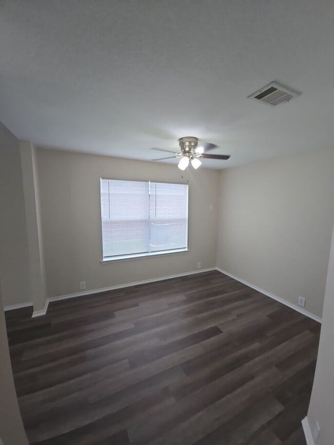 Building Photo - **Charming 3-Bed, 2-Bath Home in Melissa, ...