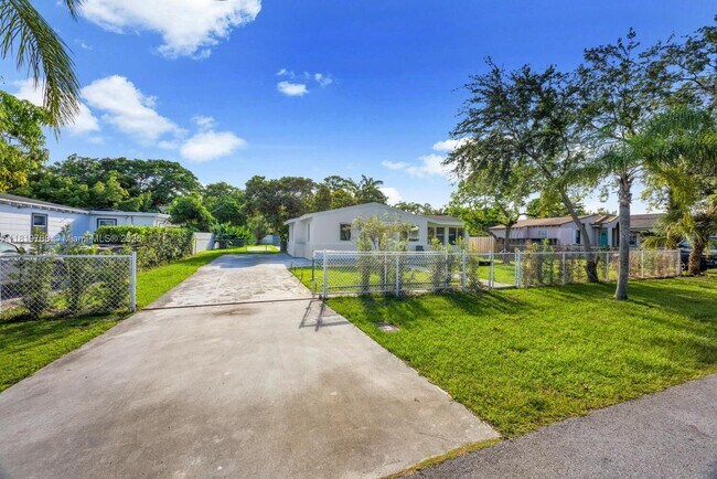 Building Photo - 6700 SW 62nd Ct