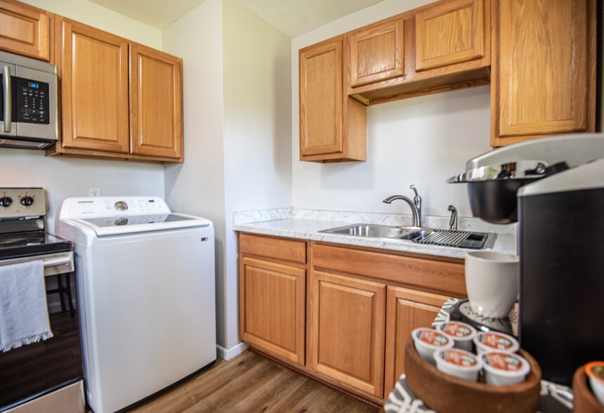 Building Photo - 1110 Cedarbrook Dr