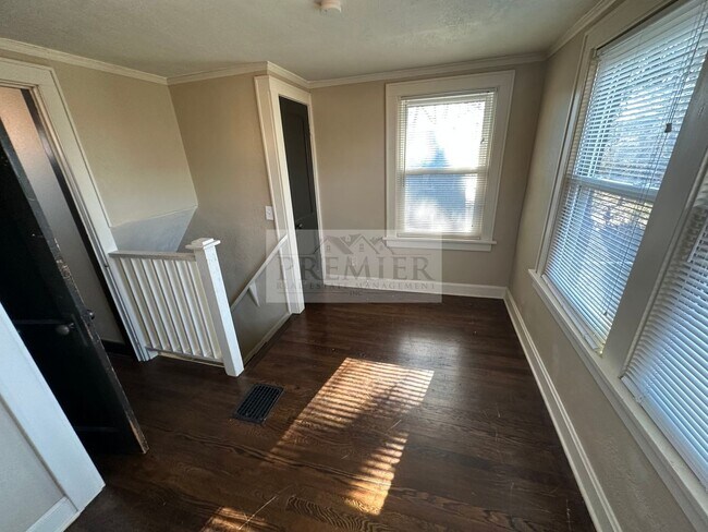 Building Photo - 5830 Tracy Ave