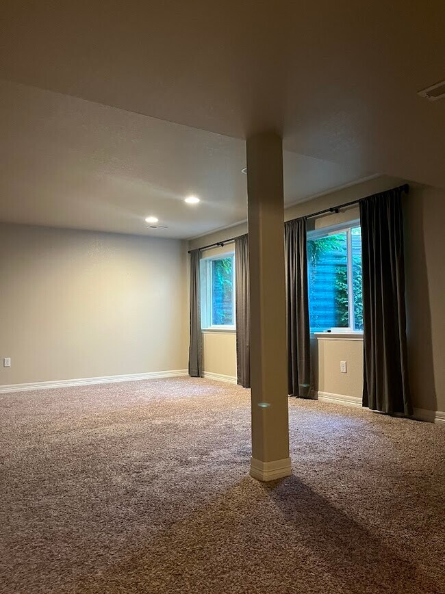 Building Photo - 964 Pyxis Dr