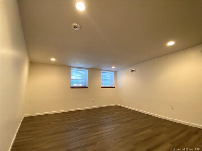Building Photo - 135 Olive St