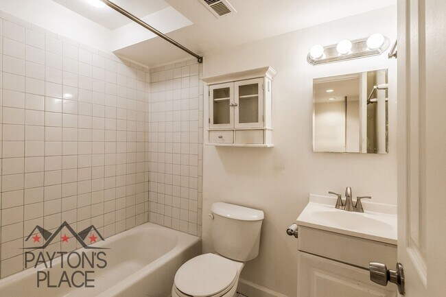 Building Photo - Renovated English Basement in U St area