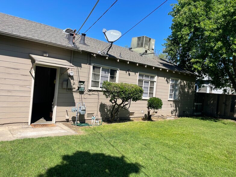 Building Photo - 402 N Santa Ana Ave