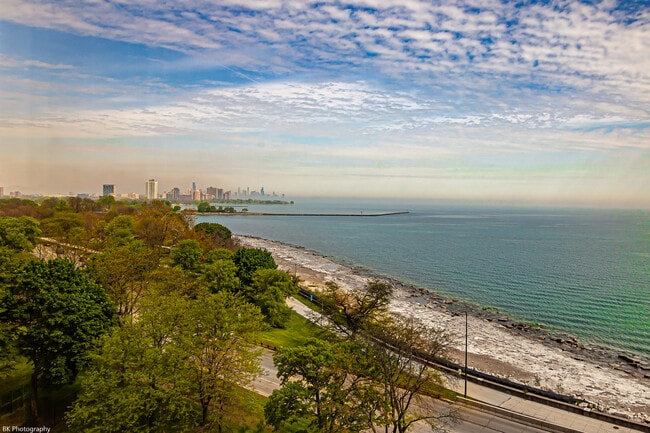 Building Photo - 6700 S South Shore Dr