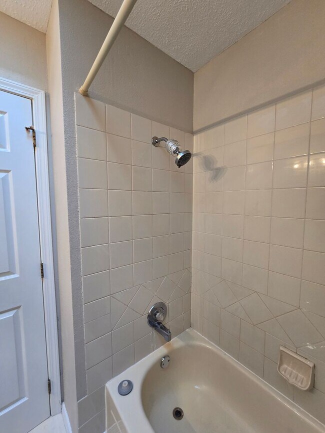 Building Photo - Cute home in the Great Brentwood Forest Ne...