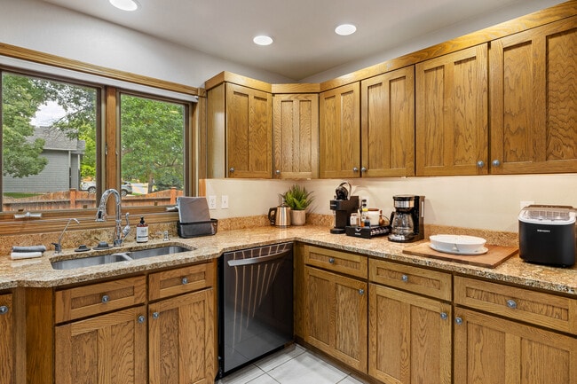 Building Photo - 23679 Dogleg Dr