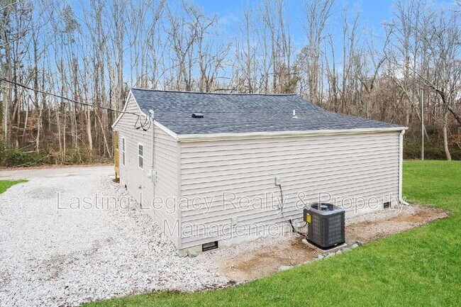 Building Photo - 612 Marshall St