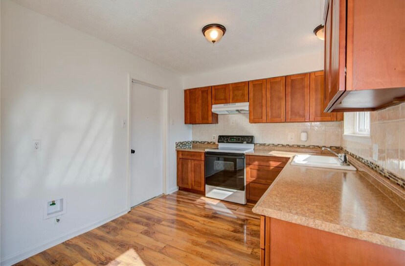 Building Photo - 15811 Boonridge Rd