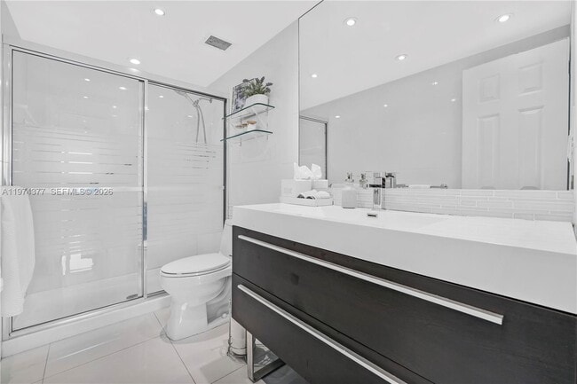 Building Photo - 1985 S Ocean Dr