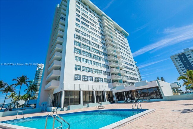 Building Photo - 5838 Collins Ave