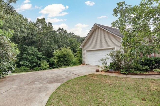 Building Photo - 2603 Hog Mountain Rd