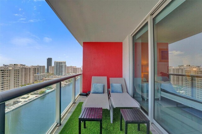 Building Photo - 2600 E Hallandale Beach Blvd