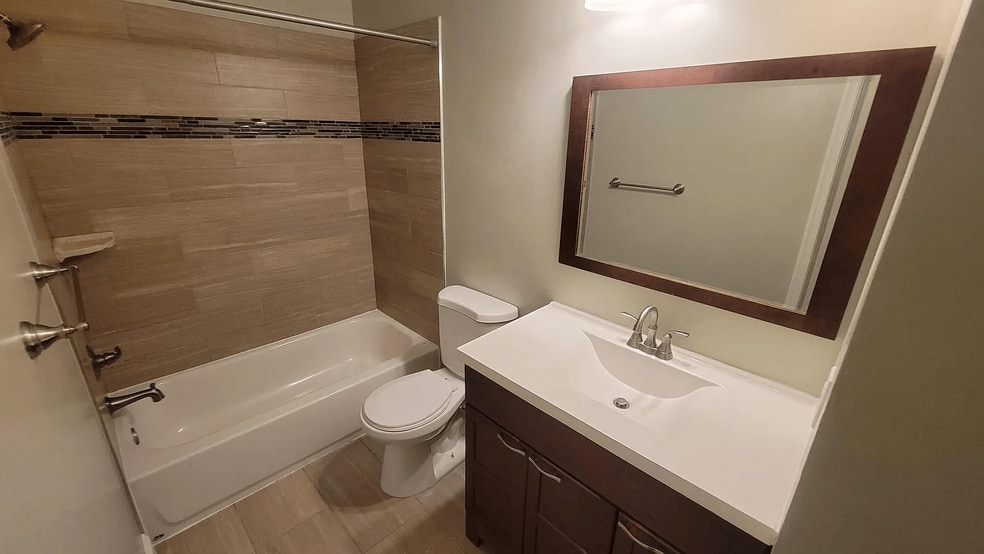 Hall bathroom - 648 15th St S