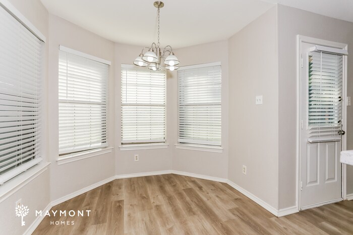 Building Photo - 1207 Belclaire Ln