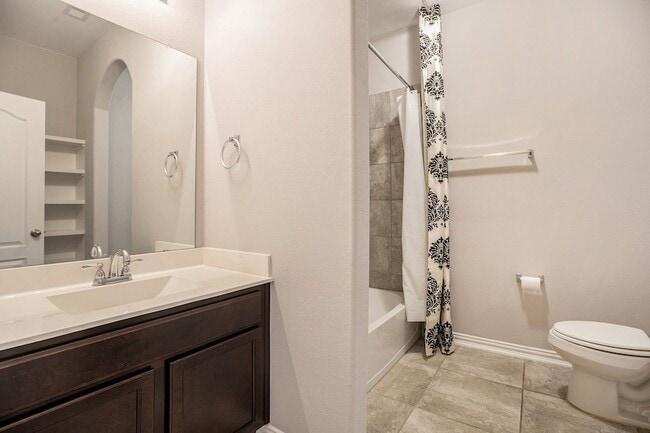 Building Photo - 2502 Bay Hill Dr