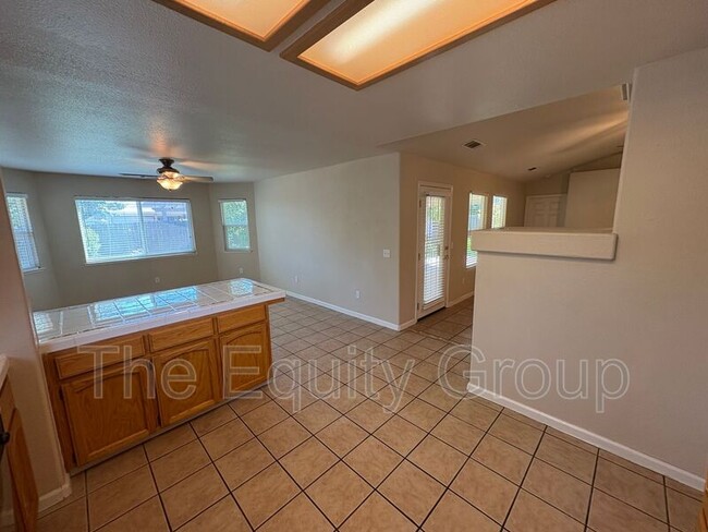 Building Photo - 3645 E Vista Dr