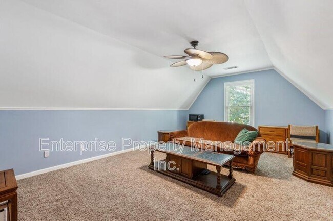 Building Photo - 10290 Shrewsbury Run W