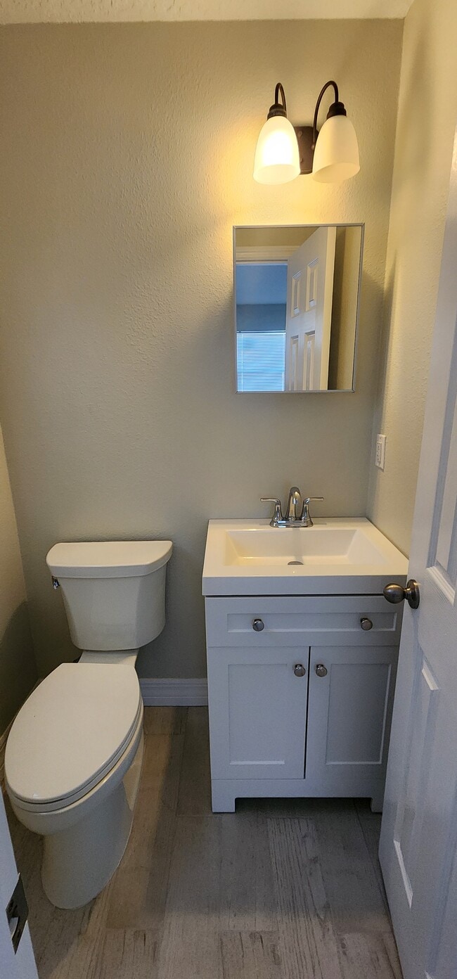 Building Photo - 369 Diamond St