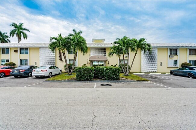 Building Photo - 2840 NE 33rd Ct