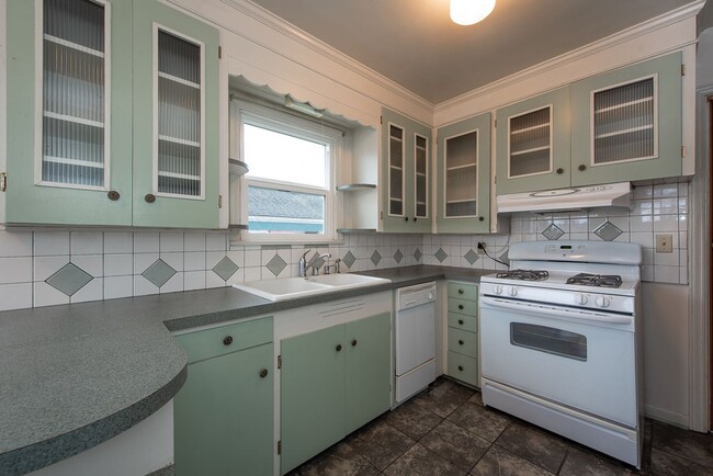 Building Photo - Awesome 2 Bed 2 Bath Seattle Home Close to...