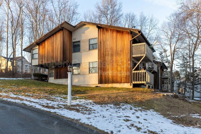 Building Photo - 7 F Country Squire Dr