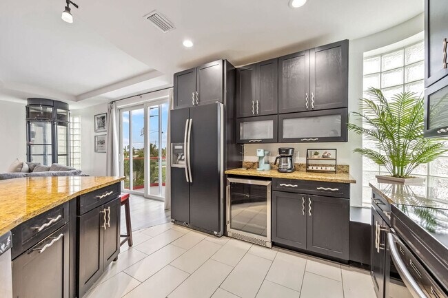 Building Photo - 873 S Atlantic Ave