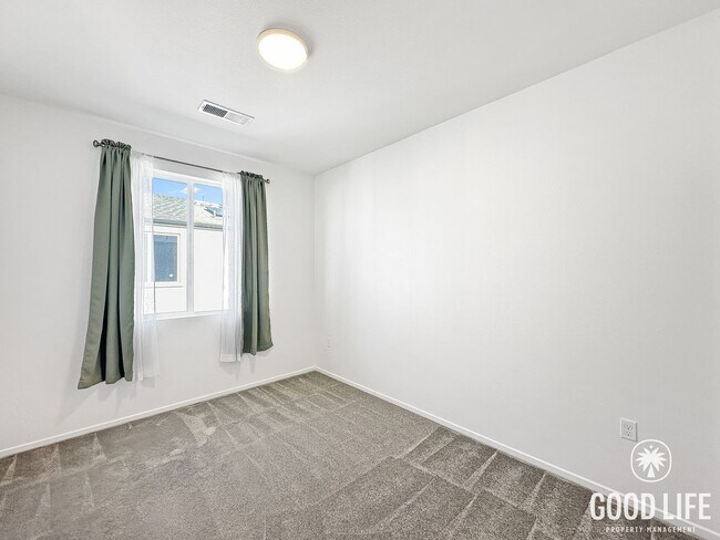 Building Photo - Luxury 3-Level 4BR Home | 1,696 Sq Ft | New Build San Diego Living