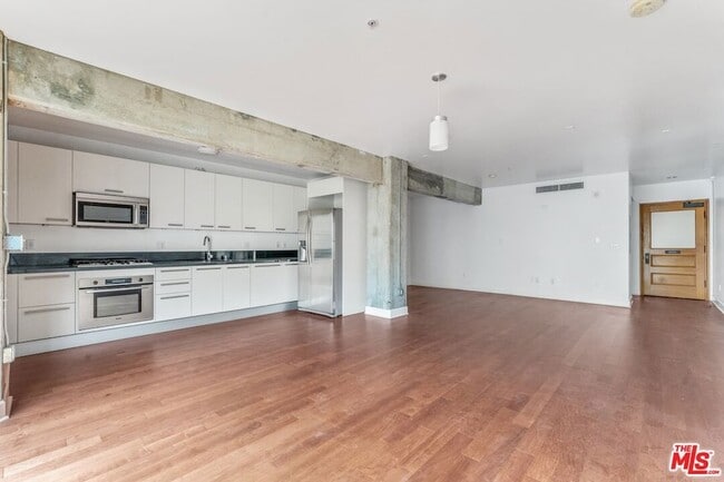 Building Photo - 416 S Spring St