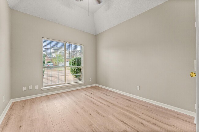 Building Photo - 7016 S Estacada Way