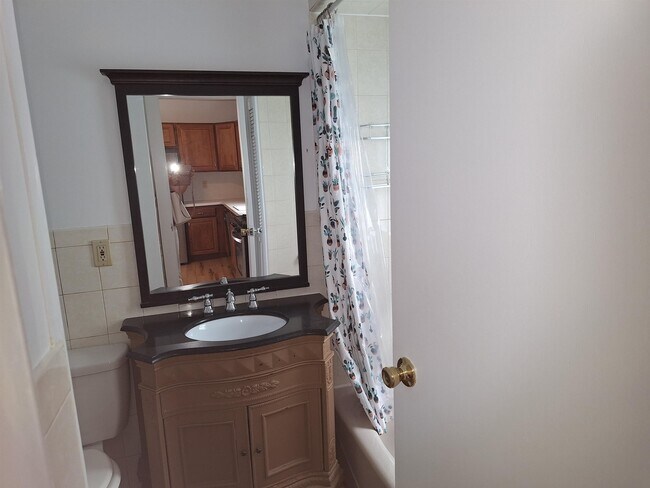 Building Photo - 589 AVENUE A Ave