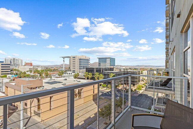 Building Photo - Furnished Juhl Condo w/ Balcony & City Views