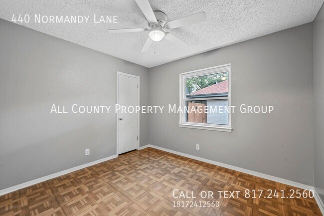 Building Photo - 440 Normandy Ln
