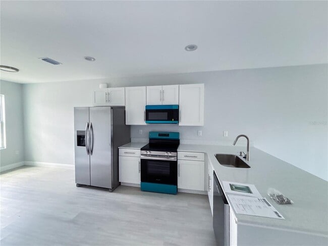 Building Photo - 17107 Belmont Ave
