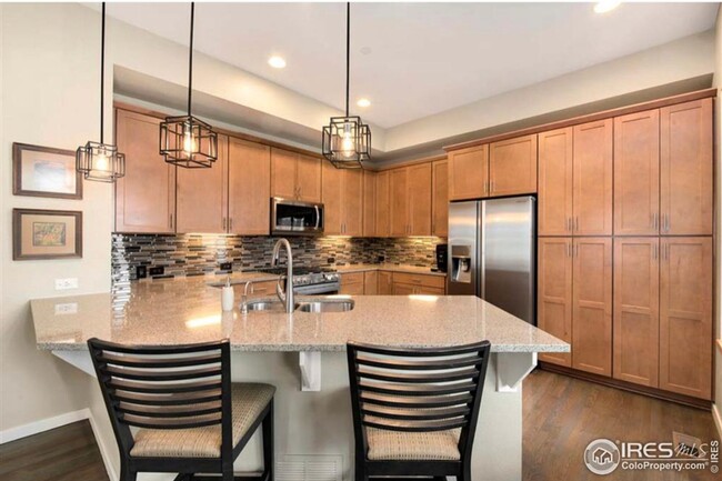 Building Photo - STUNNING 2 STORY SMART HOME IN LOUISVILLE
