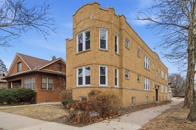 Building Photo - 6938 N Campbell Ave