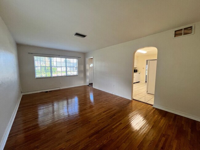 Building Photo - 1009 Clearview Ave