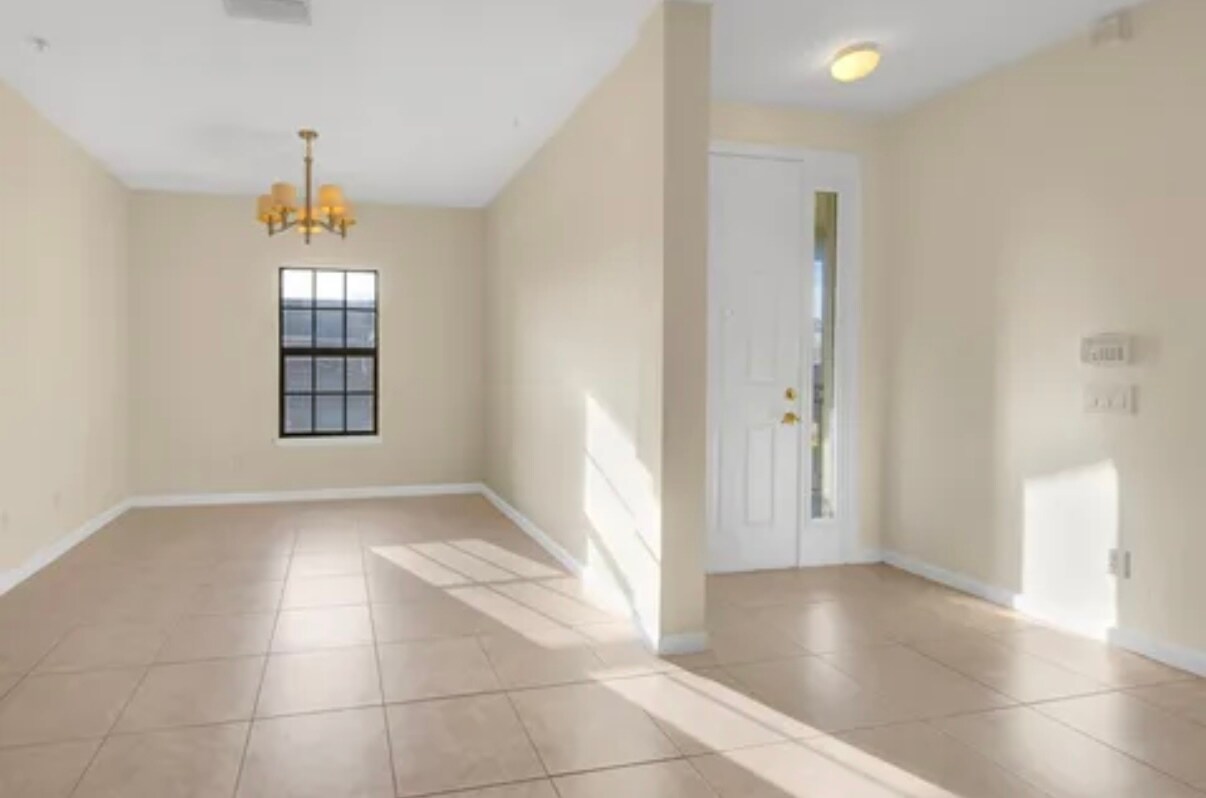 Building Photo - 145 Calle El Jardin