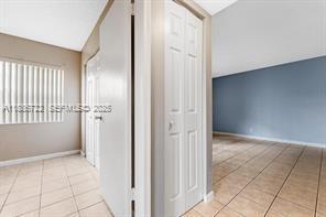 Building Photo - 1018 Twin Lakes Dr