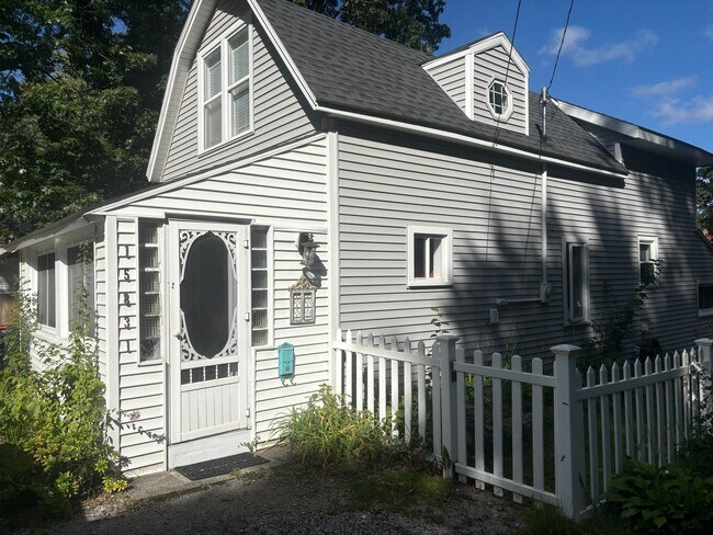 Building Photo - 15831 Cherry St
