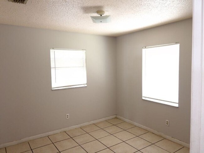 Building Photo - 2803 Griffin Rd