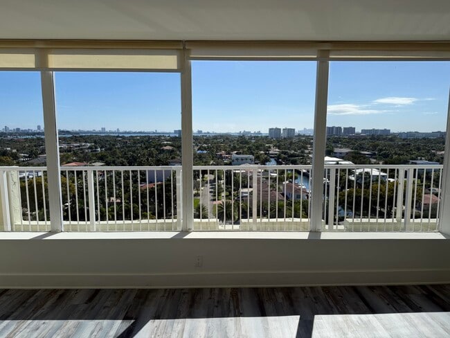 Building Photo - 2000 NE 135th St