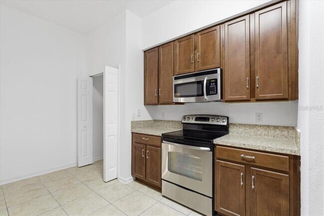 Building Photo - 605 Golden Lake Loop