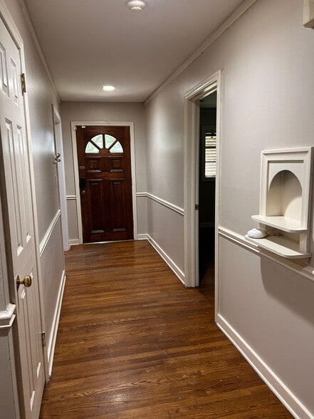 Building Photo - 1510 Wilhurst St