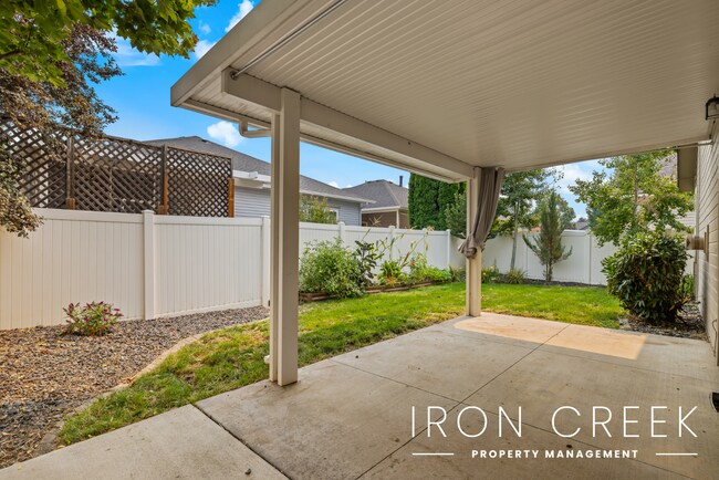 Building Photo - Quiet Abode in Prime Location with Easy Ac...