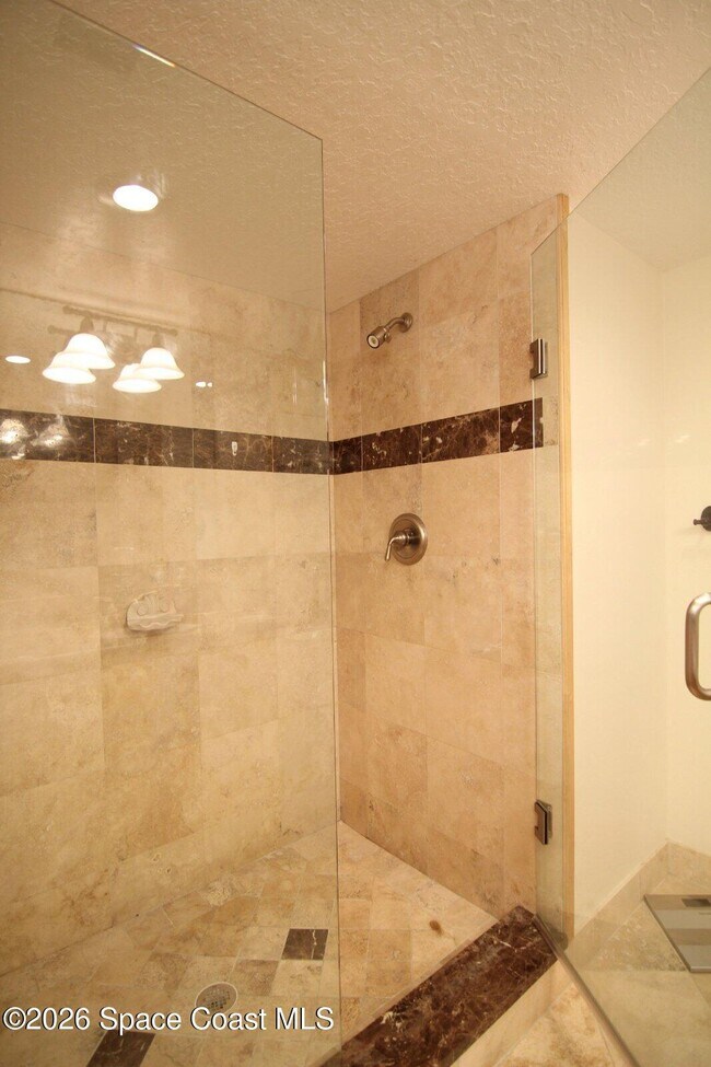 Building Photo - 1095 N Hwy A1A