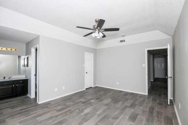 Building Photo - 1408 Sheffield Ct