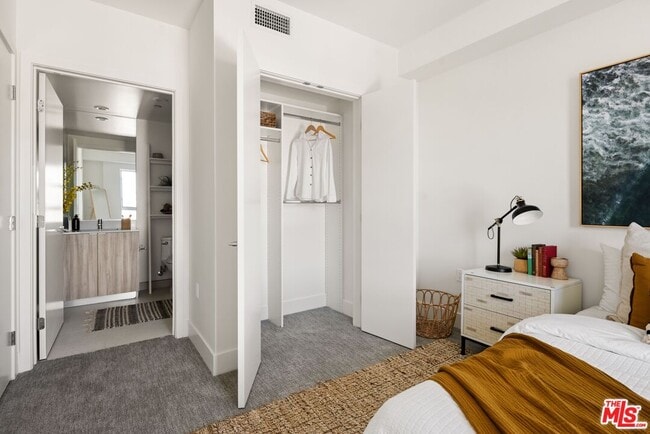 Building Photo - 2600 S Sepulveda Blvd